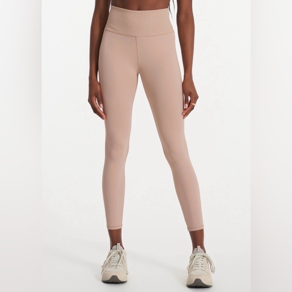 Vuori Ribbed Studio Leggings in Coconut Size M EUC